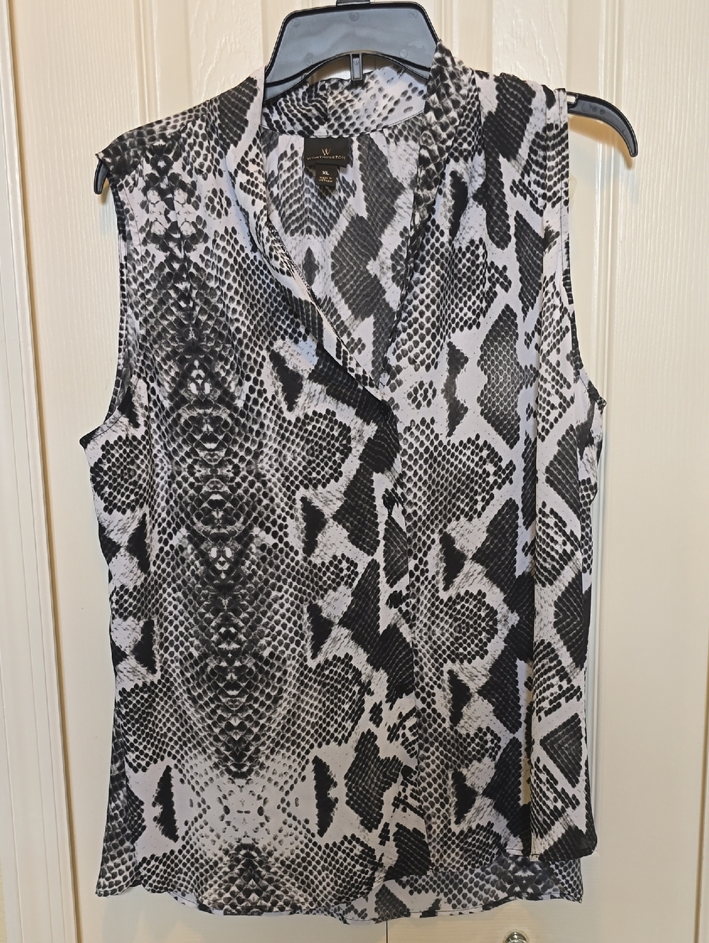 Worthington Black & White Snake Print Sleeveless V-Neck Camisole